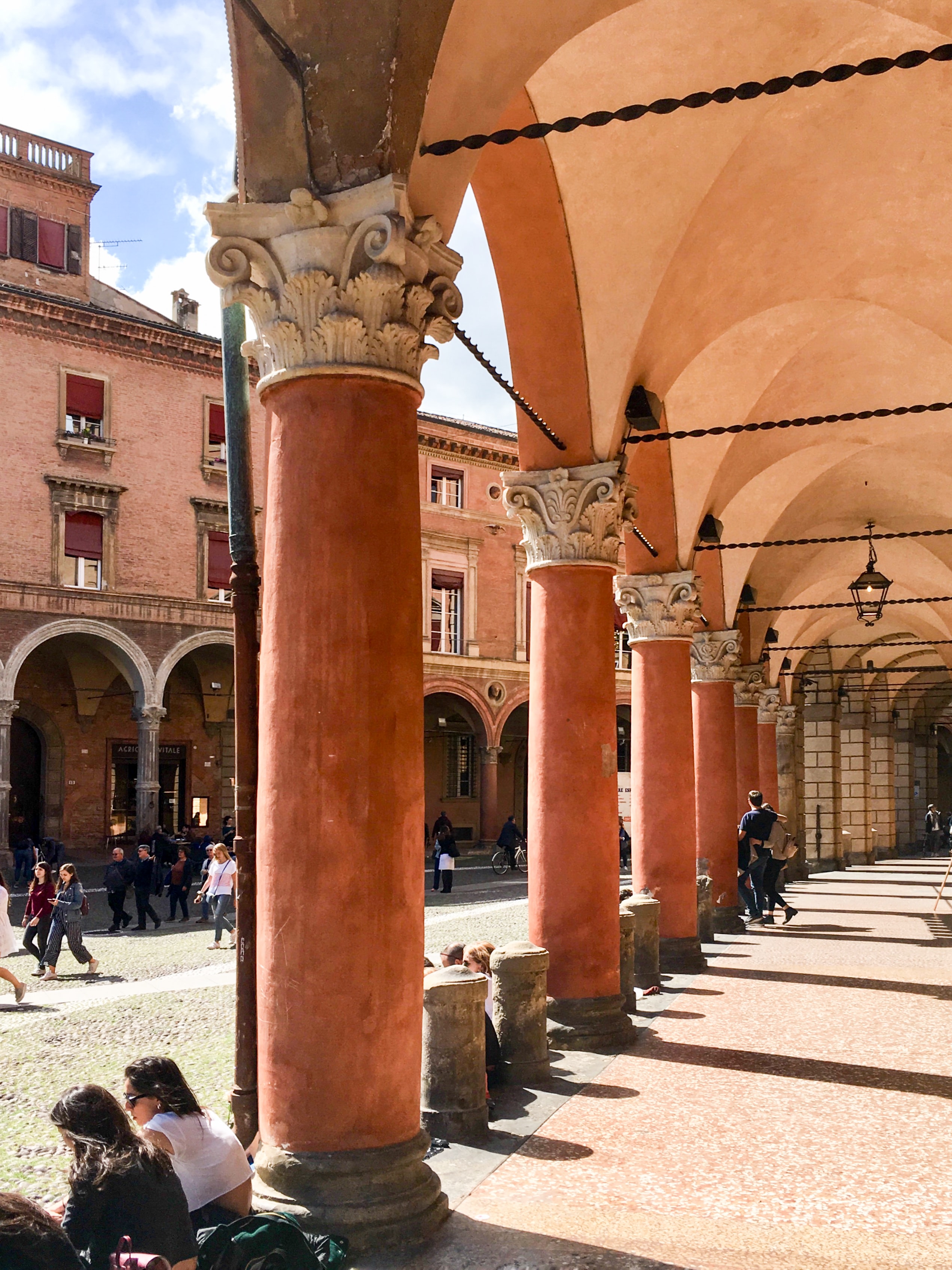 Foto portici di Bologna per concerto di Harry Styles