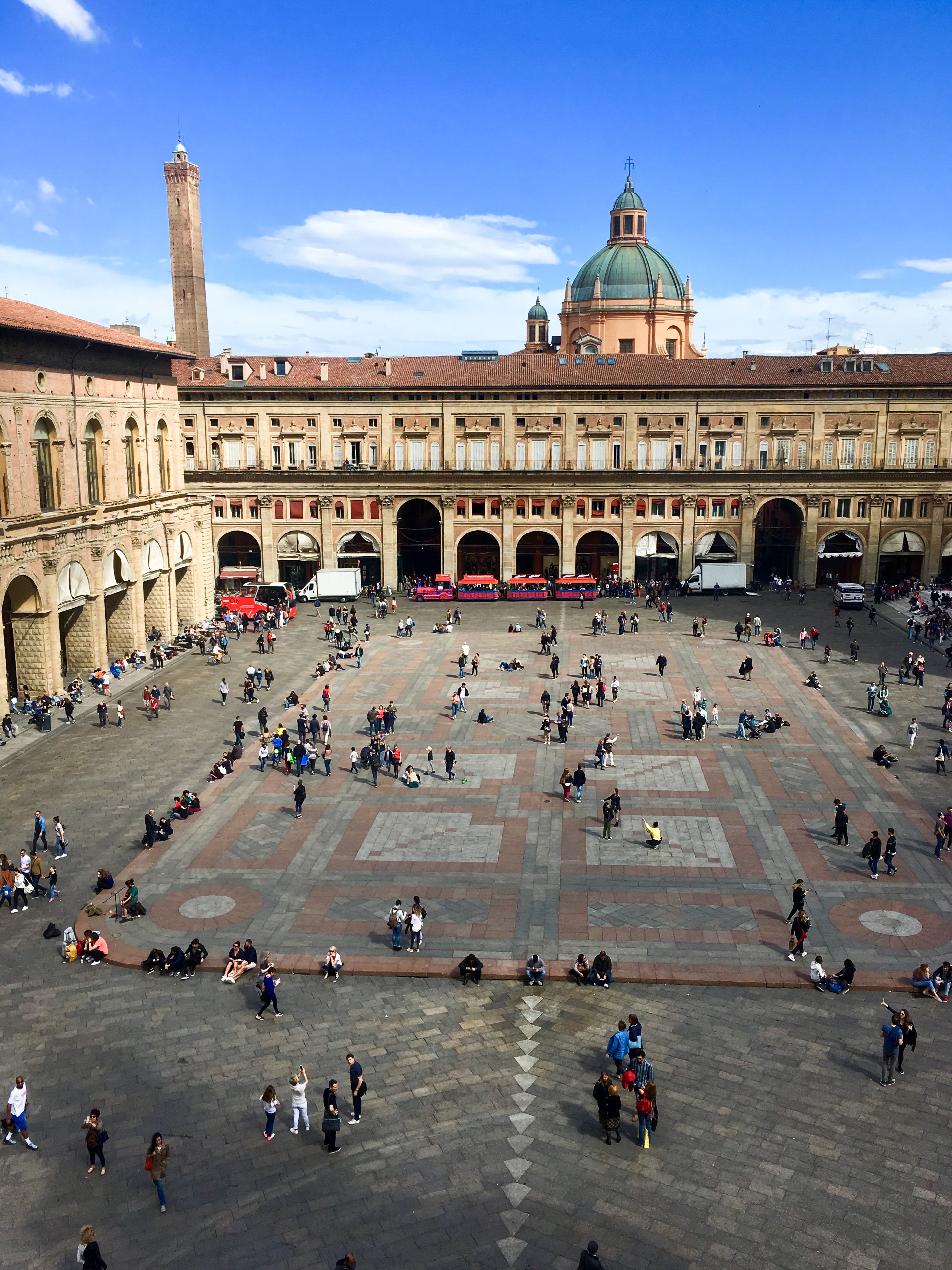 foto di Piazza Maggiore a Bologna per concerto dei Maneskin