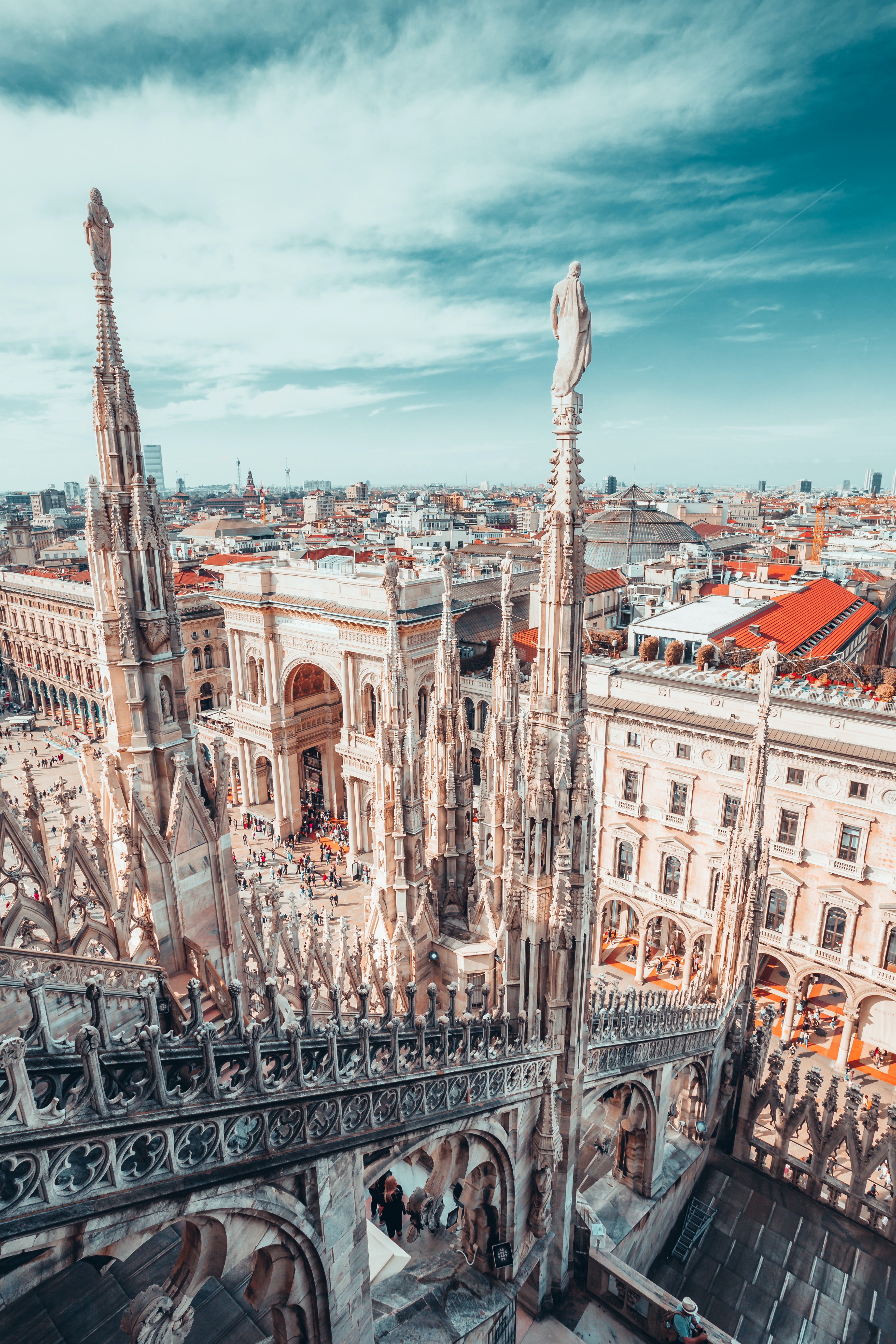 foto dall'alto del duomo di Milano per concerto di Blanco